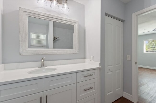 Building Photo - 5100/5102 24th Ave - Duplex