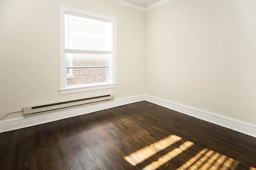 Building Photo - 321 Kedzie St