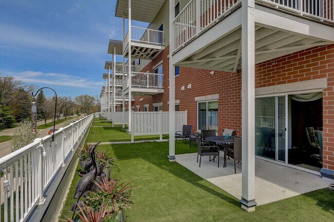 Building Photo - w171s7404 Lannon Dr