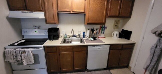 Building Photo - 239 Kelton St