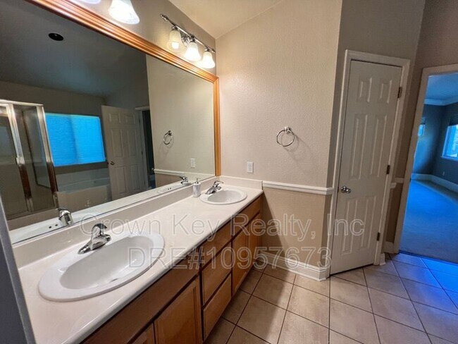 Building Photo - 673 Nacomis Ct