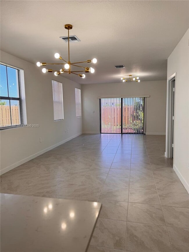 Building Photo - 1424 NE 3rd Ave