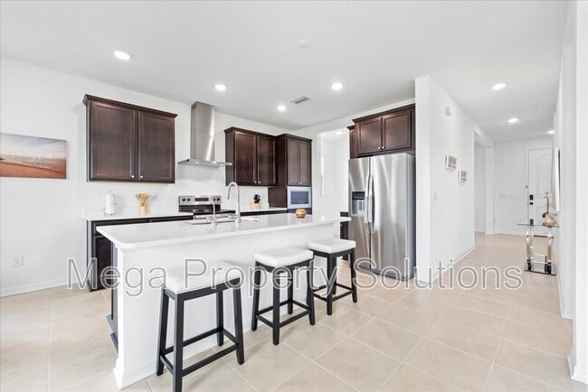 Building Photo - 12195 Stirrup Dr