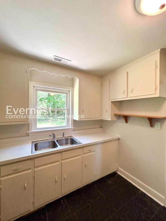 Building Photo - 2909 Westgate Dr