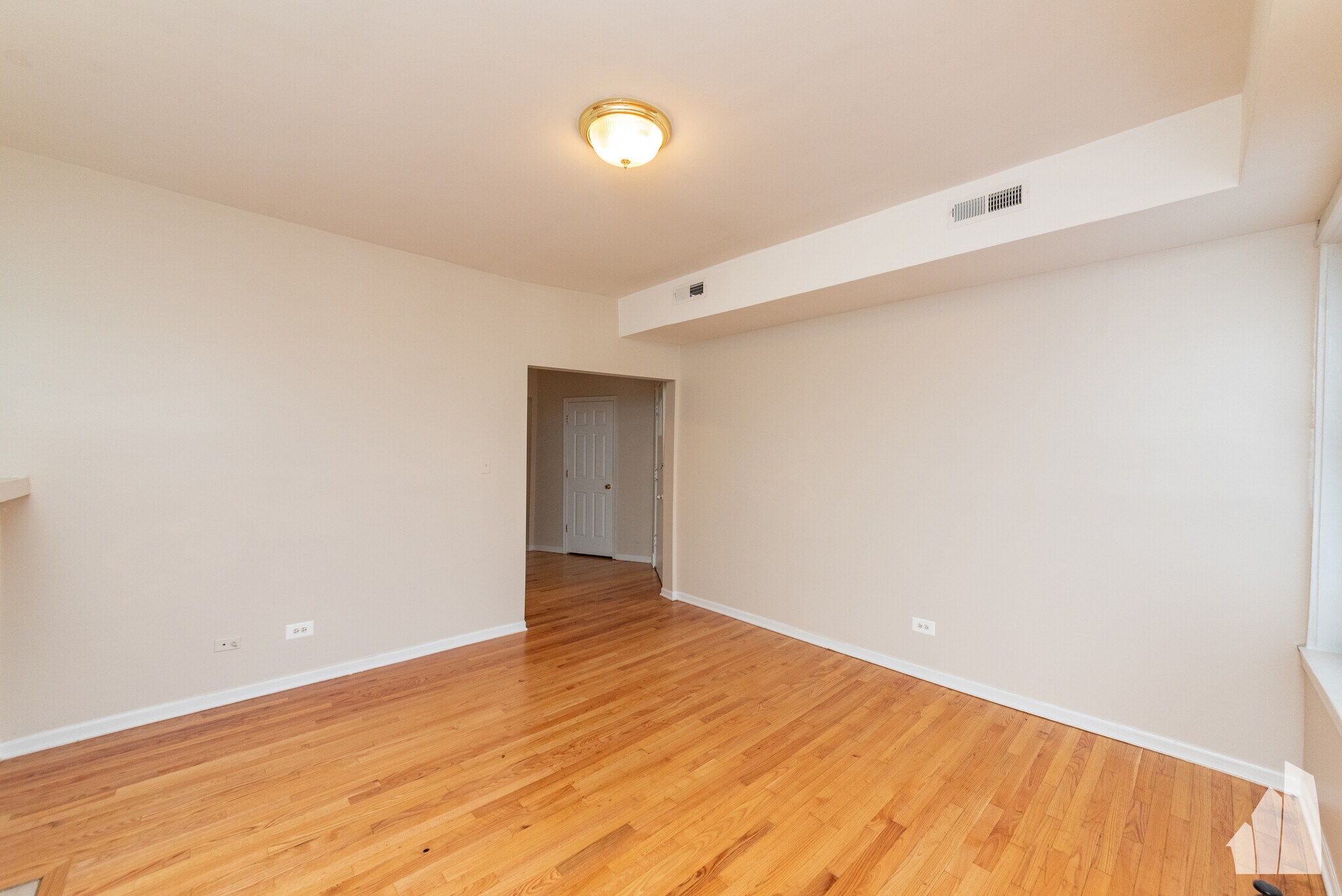 Building Photo - 7505 N Greenview Ave