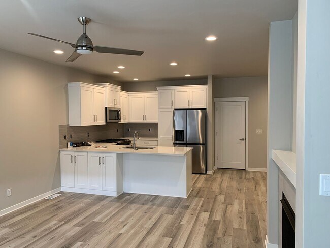 Building Photo - Stunning 3 BD | 2.5 BA Townhome in Rosedale Parks | Pool, Clubhouse & Prime Location