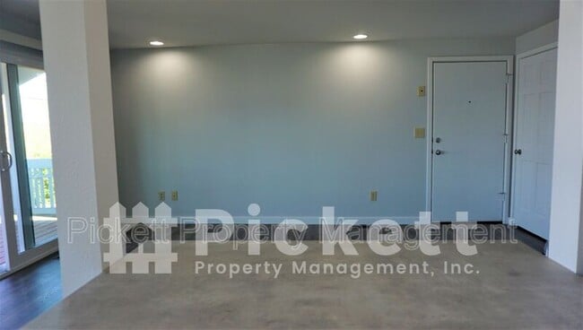 Building Photo - 455 Perry Ave N