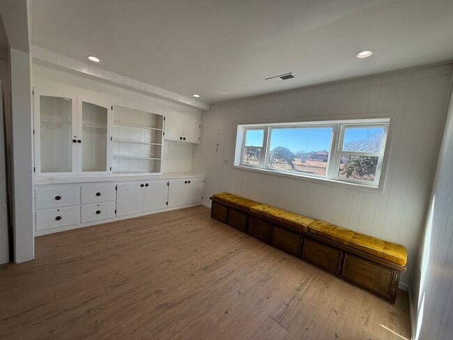 Building Photo - Spacious 2 Bedroom on 1 Arce -Texico Schools