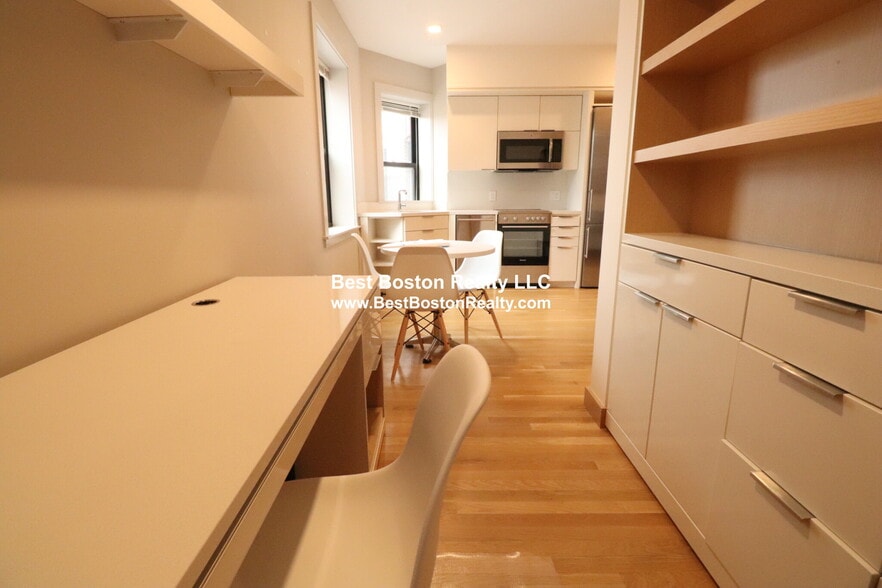 Building Photo - 115 Mt Auburn St