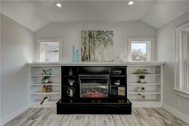 Building Photo - 3 Bed 2.5 Bath 1 Car Garage Built New 2021 in Gatewood Addition