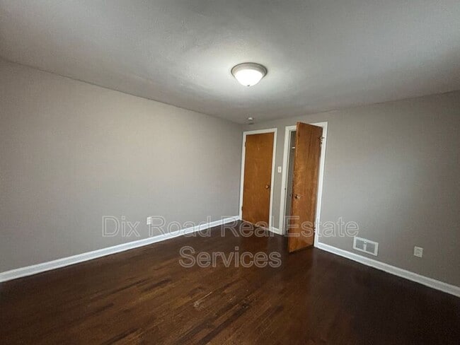 Building Photo - 1670 Darst Ave