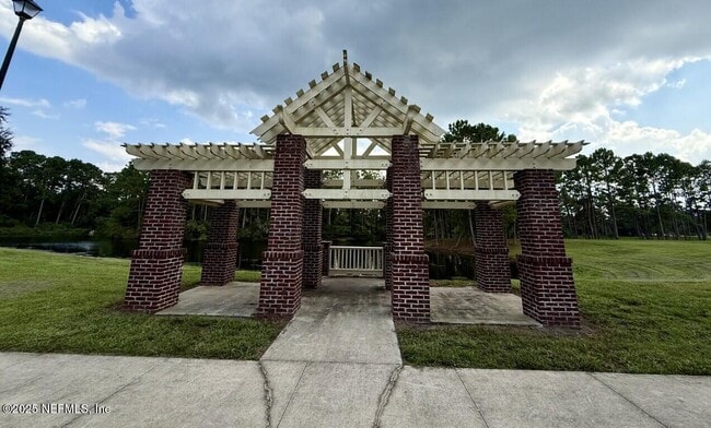 Building Photo - 516 Hopewell Dr