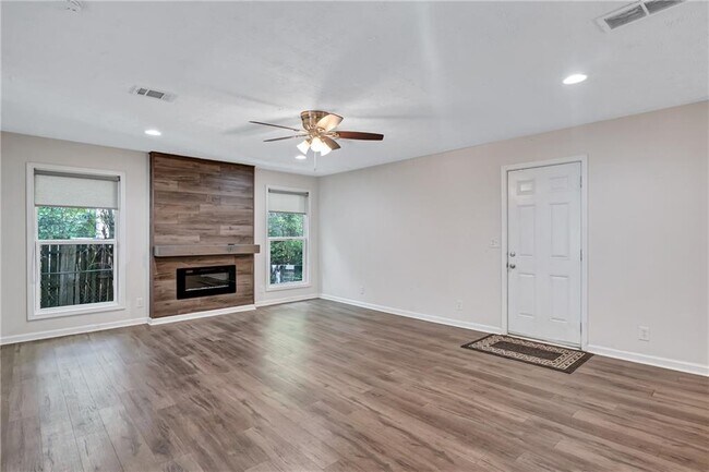 Building Photo - 5772 Lilburn Stone Mountain Rd