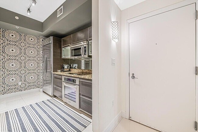 Building Photo - 550 Okeechobee Blvd