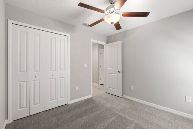Building Photo - LIKE NEW Home for Rent in Cypress Mill!