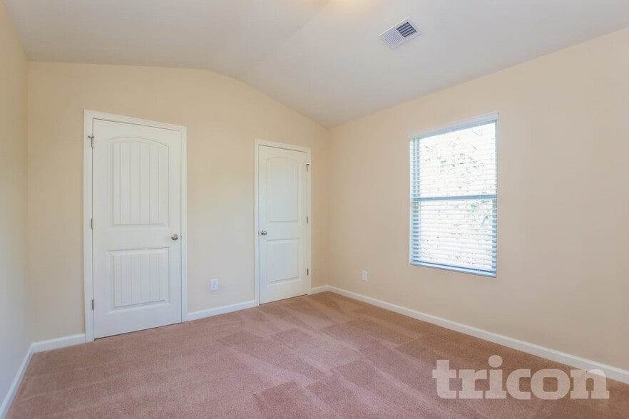 Building Photo - 457 Shady Glen