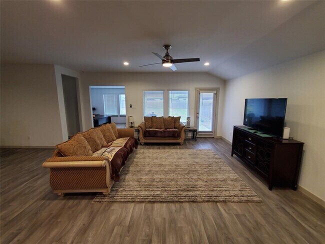 Building Photo - 6910 Dell Vista Drive