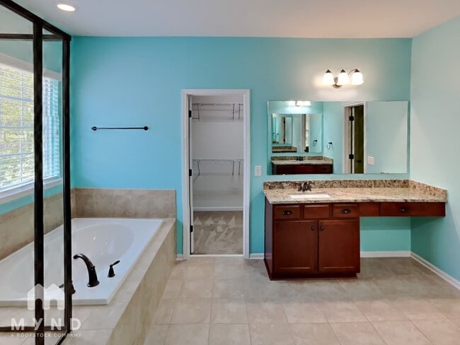 Building Photo - 9420 Ardrey Woods Dr