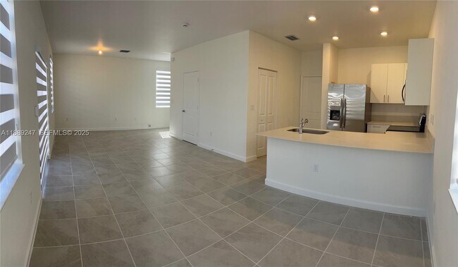 Building Photo - 2651 SE 24th Dr