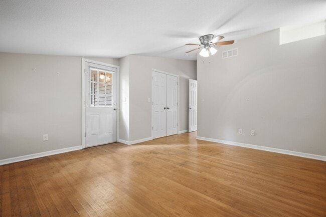 Building Photo - 2309 Anderson Ave