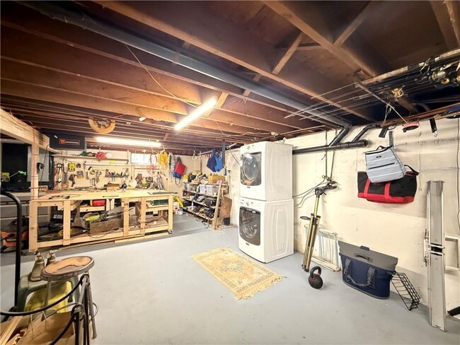 Building Photo - 11 Holmes St