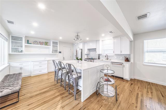 Building Photo - 5837 Clendenin Ave