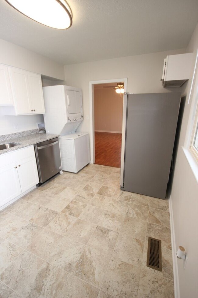 Building Photo - Renovated 2 Bedroom, 1 Bath Single-Family Home