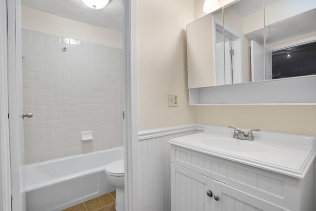 Building Photo - 8 Quarry Cor