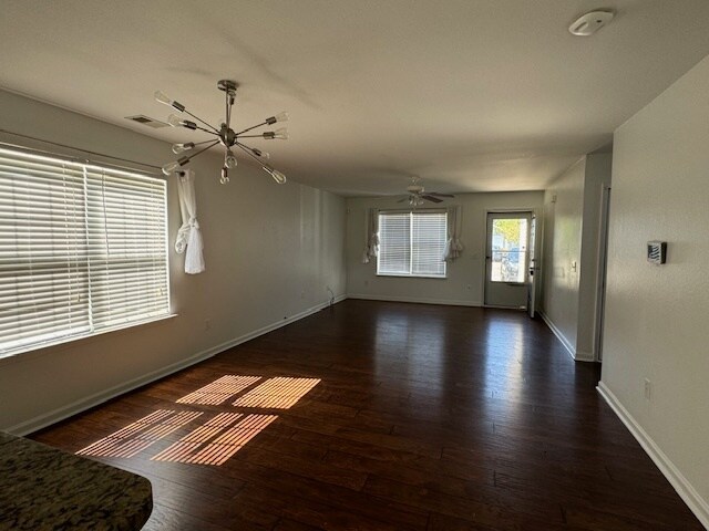 Building Photo - 3030 Hollybrooke Dr