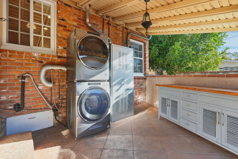 Building Photo - 1808 N Edison Blvd