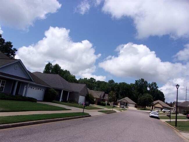 Building Photo - 718 Briarcliff Pl