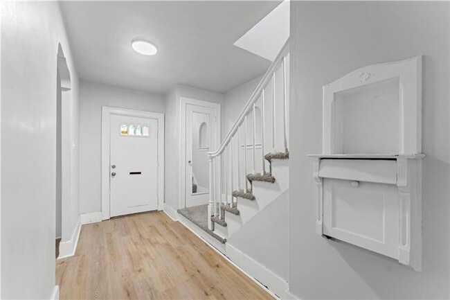 Building Photo - Spacious 4 Bedroom, 1 Bath Home in Crafton...