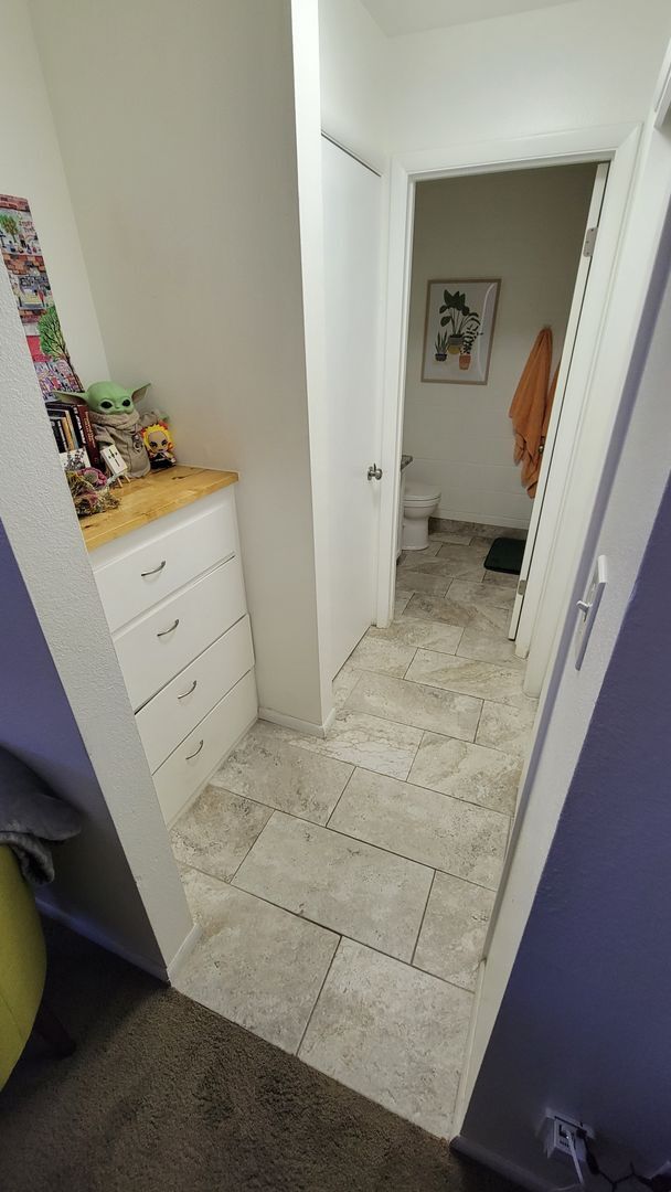 Building Photo - Studio Apartment - Available August 10th