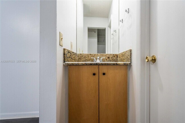 Building Photo - 600 N Rio Vista Blvd