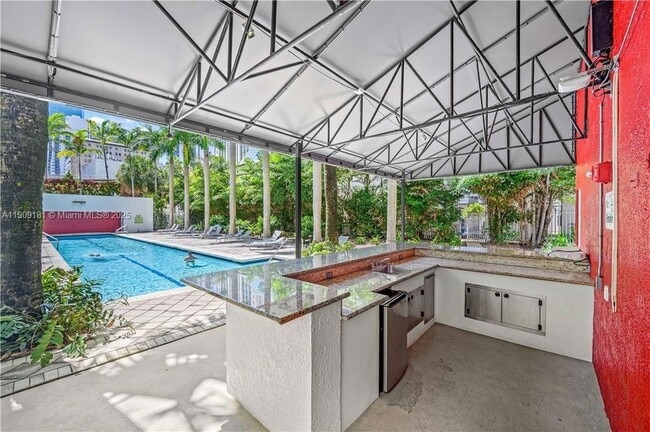 Building Photo - 133 NE 2nd Ave