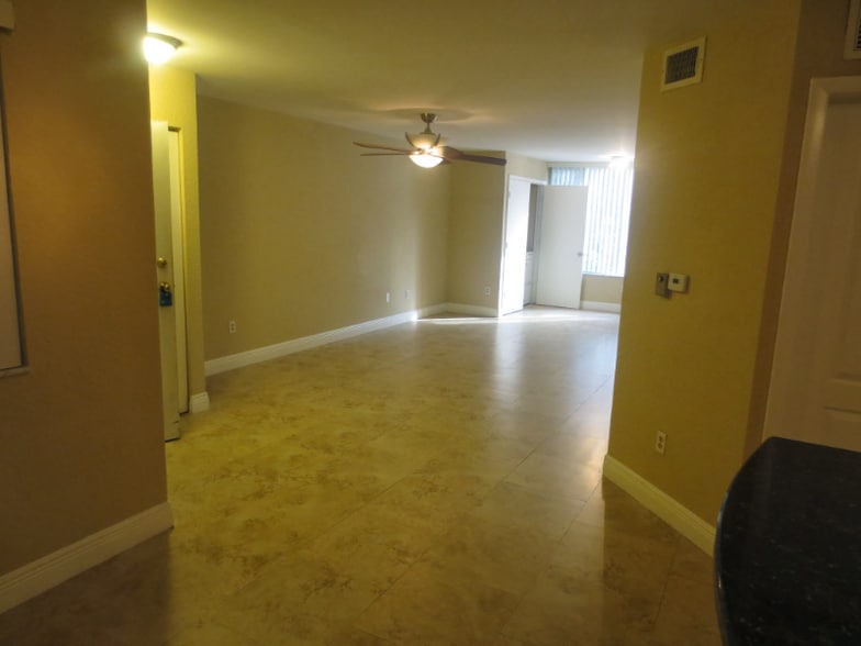 Building Photo - 2871 N Oakland Forest Dr