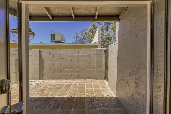 Building Photo - $0 First Month Rent! Remodeled 2 Bed Casita w/ Private Patio, W/D & Pool