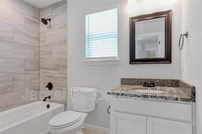 Building Photo - 232 W Lake Ave