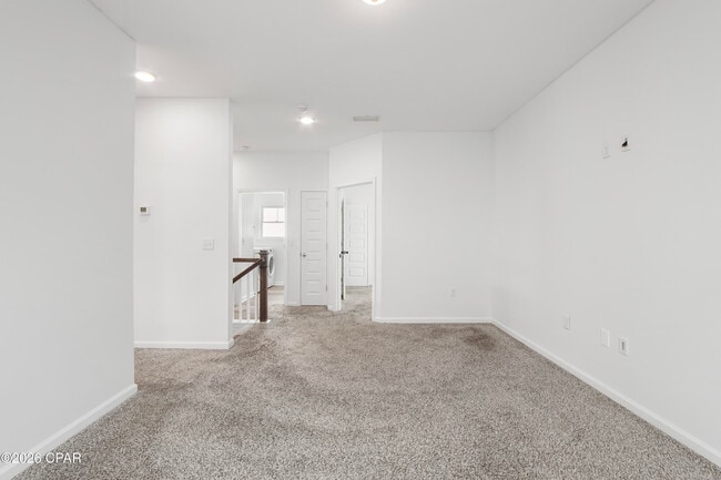 Building Photo - 413 Raven Ln