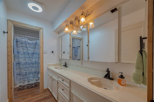 Building Photo - 109 Fox Hollow Dr