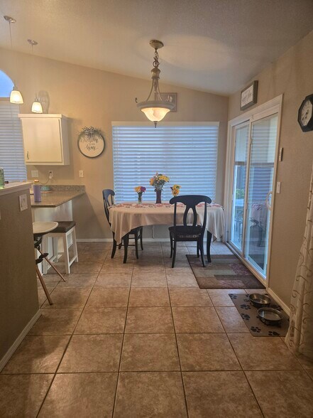 Building Photo - 6225 Colony Park Dr