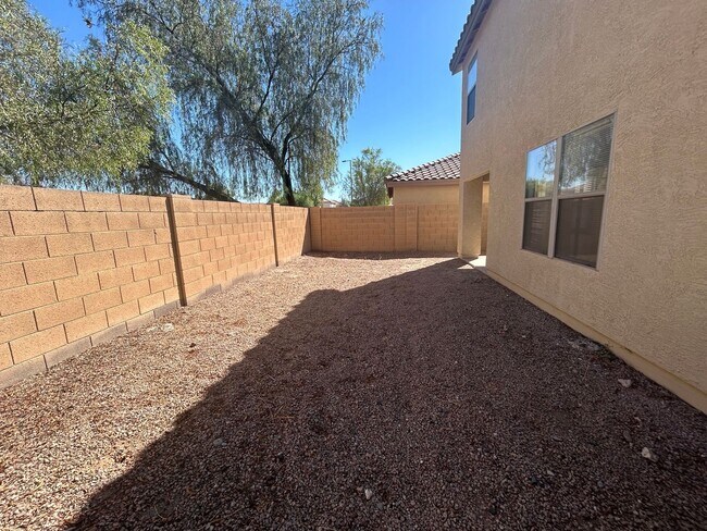 Building Photo - 4 Bedroom 2.5 Bath