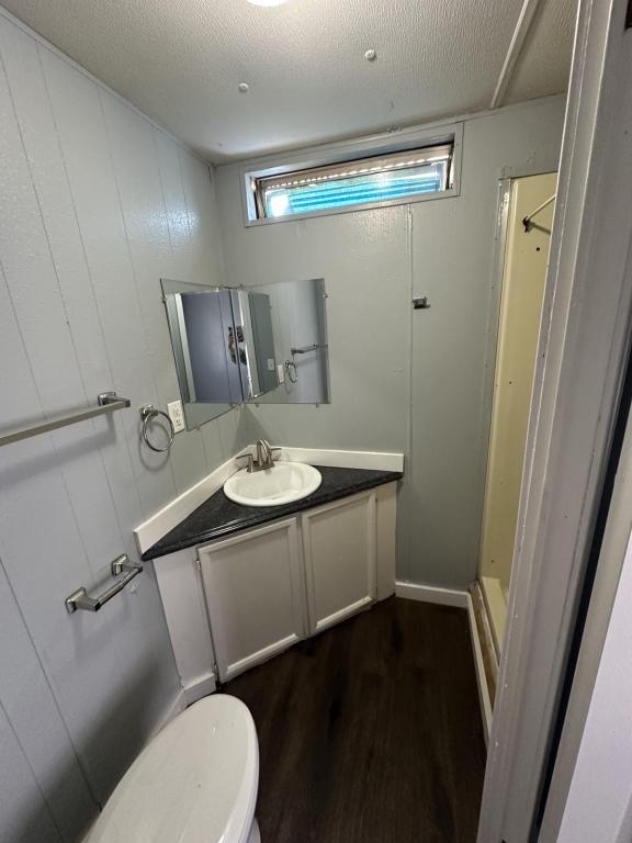 Building Photo - 814 S Kern Ave