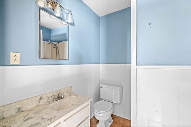 Building Photo - 2741 Clinton Cir
