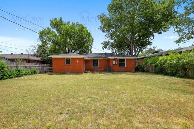 Building Photo - 816 Sandell Dr