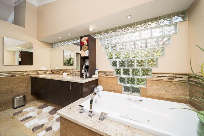 Building Photo - 370 Cypress Point Dr