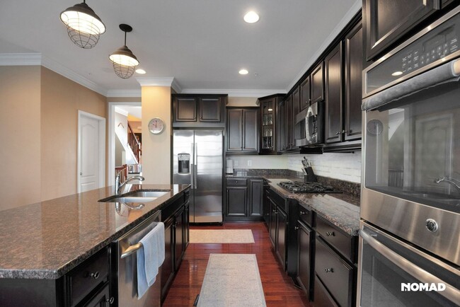 Building Photo - Stunning 4BR Townhome in National Harbor