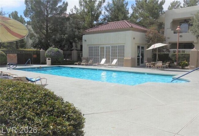 Building Photo - Beautiful Condo in a sought-after Gated Summerlin Community!