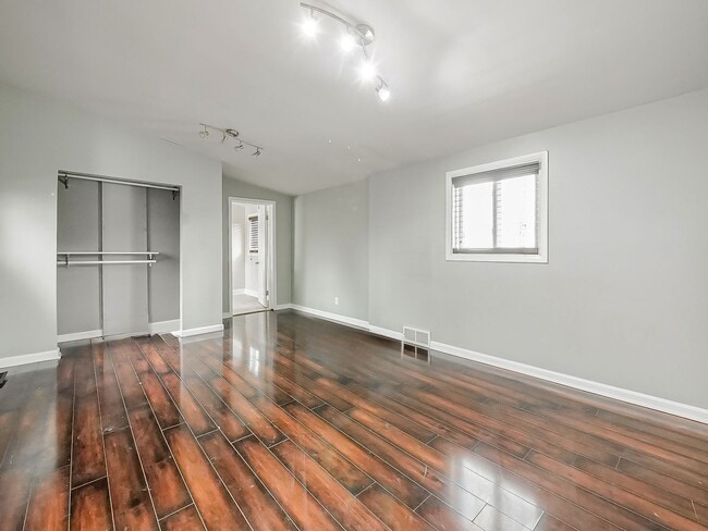 Building Photo - AVAILABLE NOW! Spacious 3-Bedroom Home with Functional Layout in Pontiac