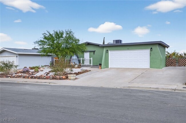 Building Photo - 405 Scenic Dr